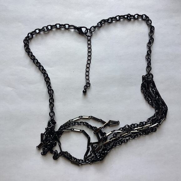 2780 NWOT Gunmetal Gray Tone Mixed Chain Layered Statement Bib Necklace Ladies - Picture 2 of 2